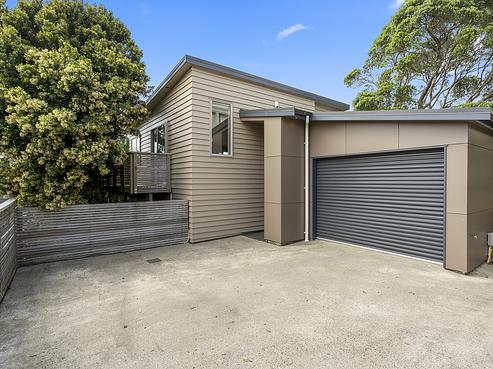 42A Bracken Road, Paparangi