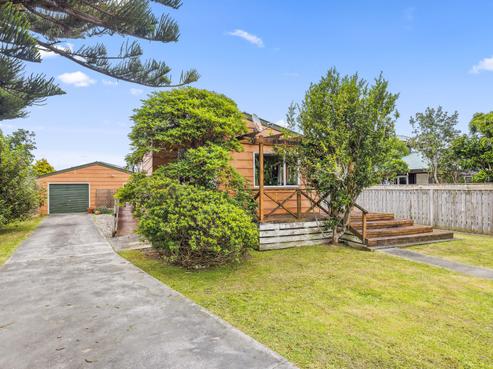 77 Atkinson Avenue, Otaki Beach