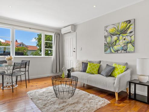 6 Glenfield Road, Birkenhead