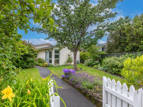 16 Mckeefry Avenue, Greenmeadows