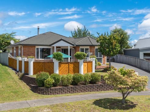 38 Balmoral Drive, Hilltop