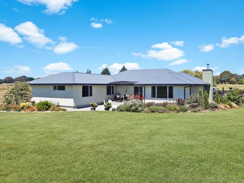 290 Parsons Road, Weston