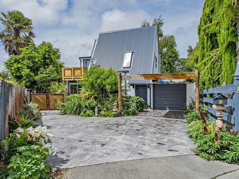 8B Ikamatua Lane, Sydenham