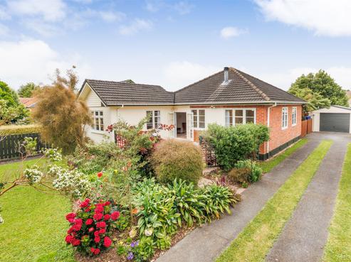 55 Savage Crescent, West End