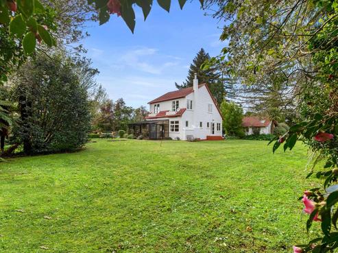 381 Sunset Road, Sunnybrook