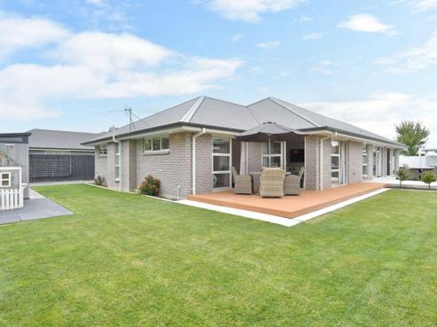 19 Lewis Close, Fernside