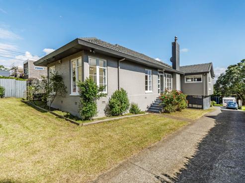 18 Tirimoana Road, Te Atatu South
