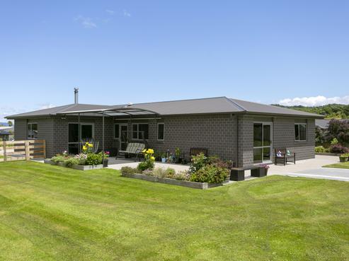 8 Kahikatea Drive, Kinloch