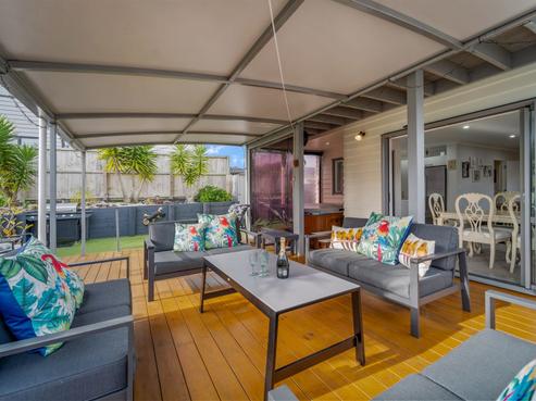 18 Maylee Crescent, Gulf Harbour