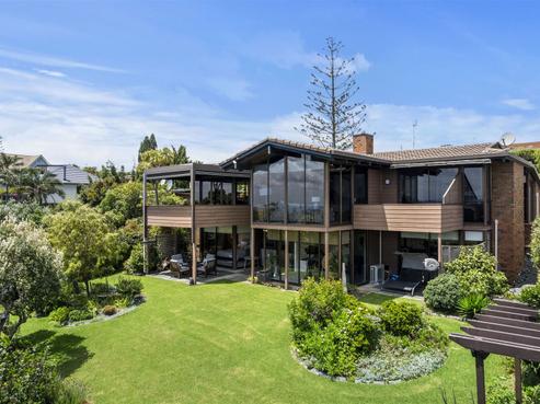 60 Pacific Parade, Army Bay