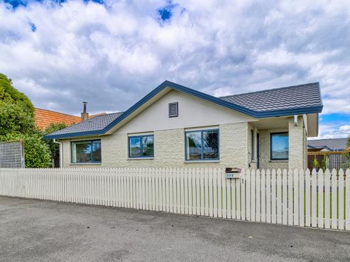304 Southampton Street West, Hastings