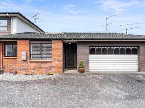 2/49 Anzac Road, Browns Bay