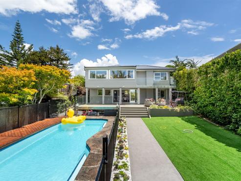 8 Sandford Street, Campbells Bay