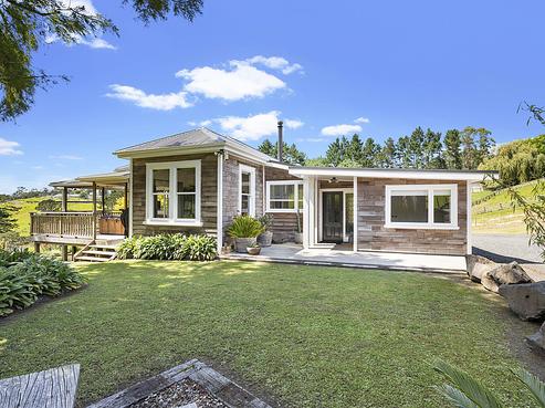 17 Amreins Road, Waitakere