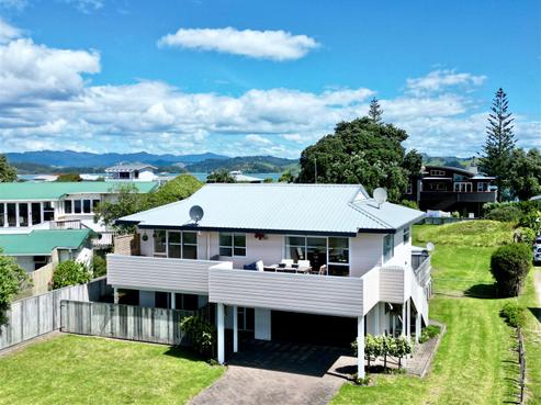 302 Ocean Road, Ohope