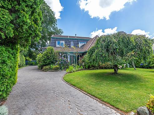 5 Ranara Court, West End