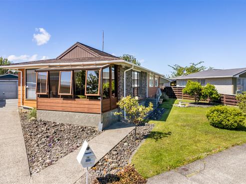 74 California Drive, Totara Park