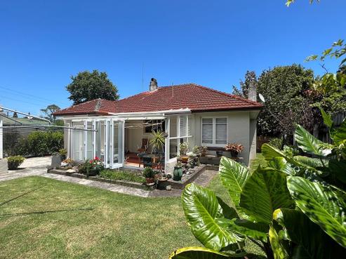 65 Riverside Drive, Riverside