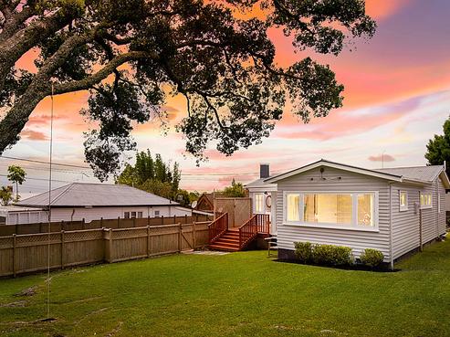 10 West Lynn Road, Titirangi