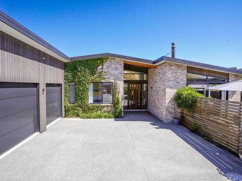 8 Caro Lane, Cracroft