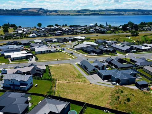 4 Tuapapa Road, Wharewaka
