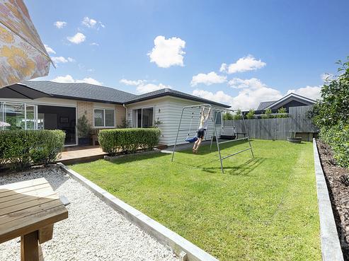 14 Dinning Road, Riverhead