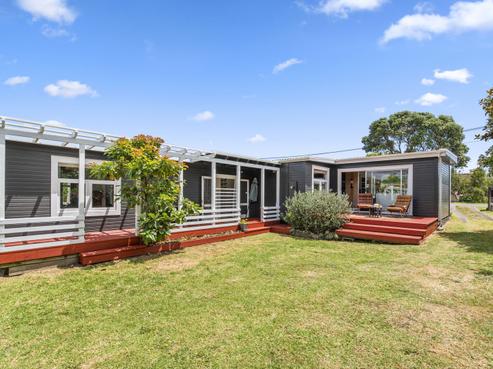 16 Mahoe Street, Otaki Beach