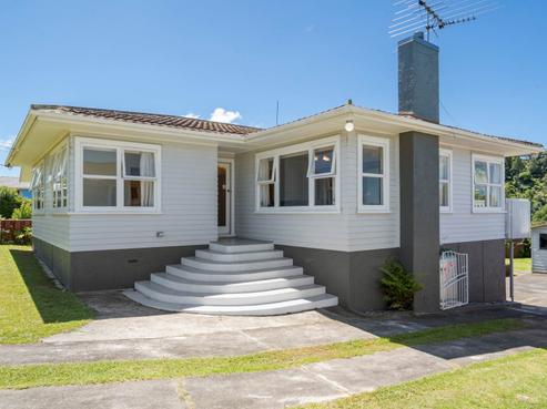 16 Huruhuru Road, Massey