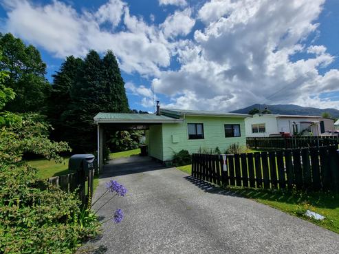 661 Taylorville Road, Taylorville