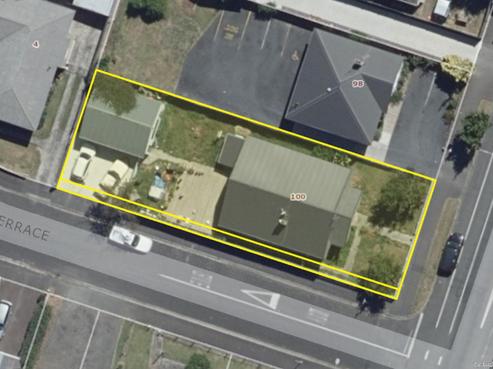 100 Rifle Range Road, Dinsdale