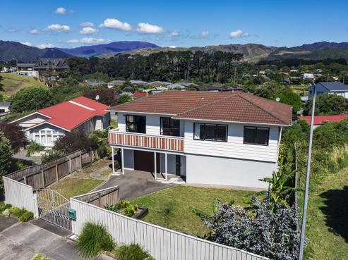 37 Hicks Crescent, Waikanae Beach