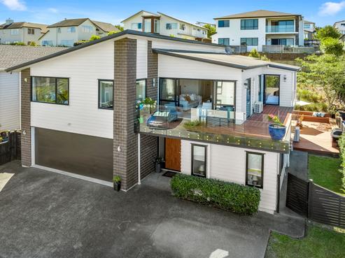 37 Remuremu Street, Long Bay
