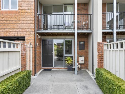 16 Henley Green, Northwood