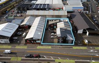 High Profile Showroom/Warehouse 