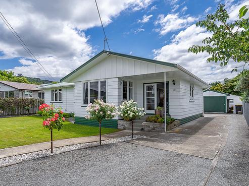 15 William Benton Street, Featherston