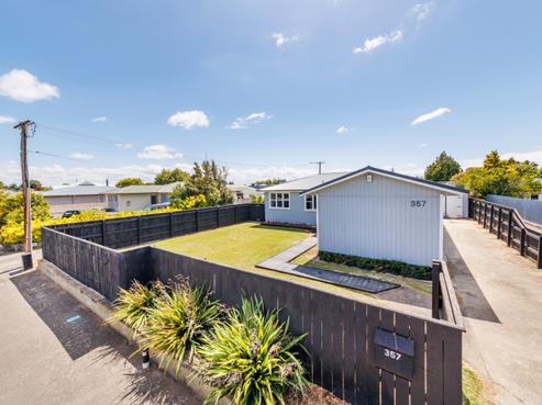 357 Botanical Road, West End