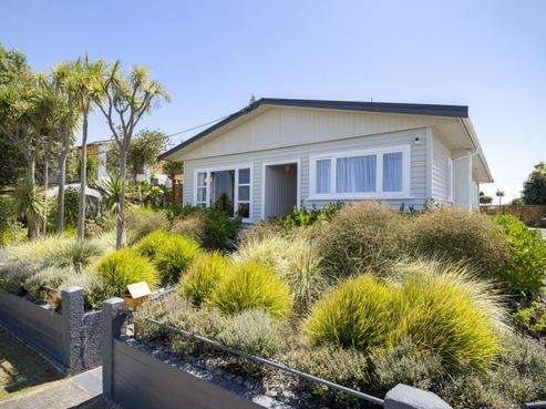 48 Toi Street, Otaki Beach