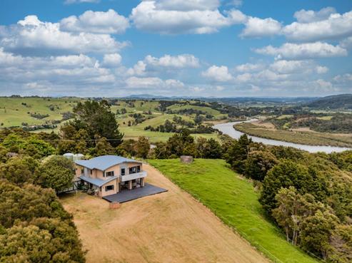 42 Piwakawaka RISE, Russell Surrounds