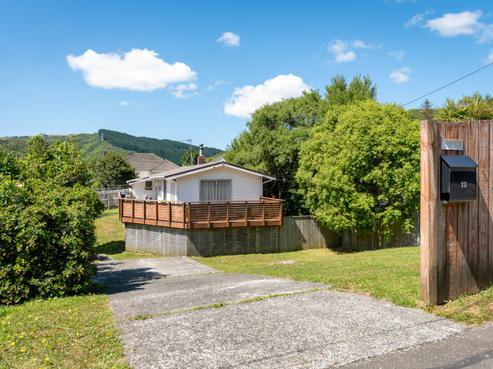13 Thurleigh Grove, Karori