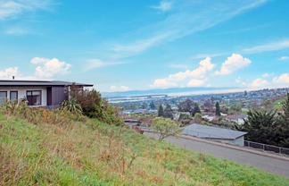 14 Woodford Lane, STOKE