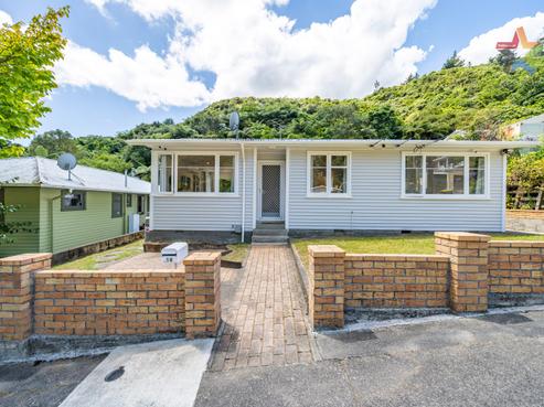 18 Holmes Grove, Naenae