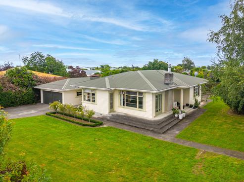 13 Cambridge Road, Martinborough
