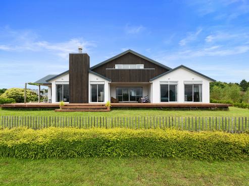 11 Essendon Place, Tikitere