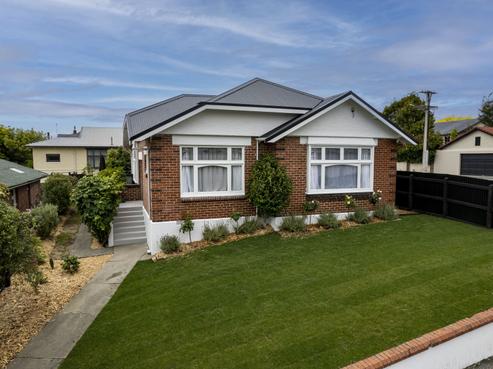 61 Avenue Road, West End
