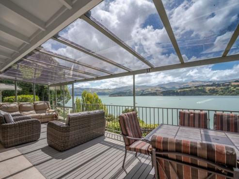 7 McRaes Road, Takamatua