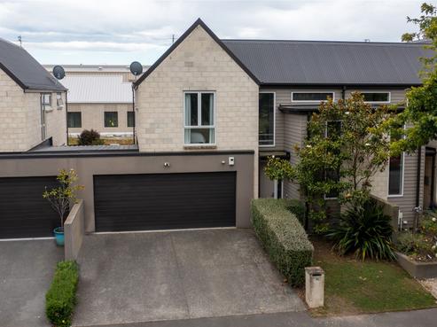 13 Pavilion Crescent, Middleton