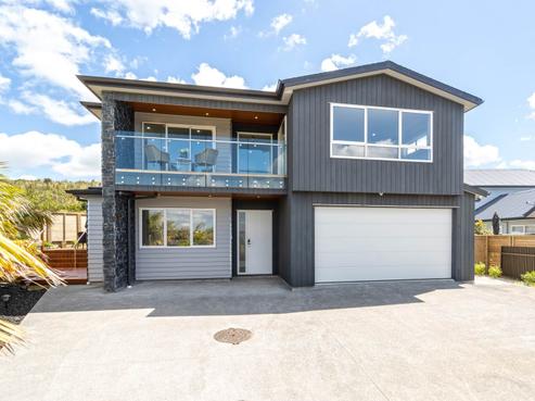 11 Headsail Drive, Long Bay