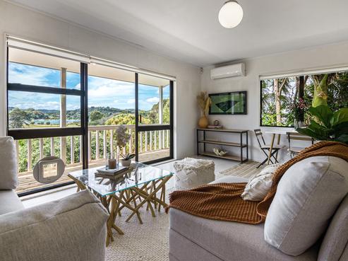 11 Causeway Road, Surfdale