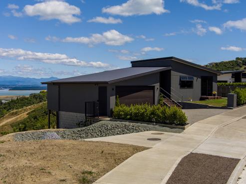 404 Princes Drive, Wakatu