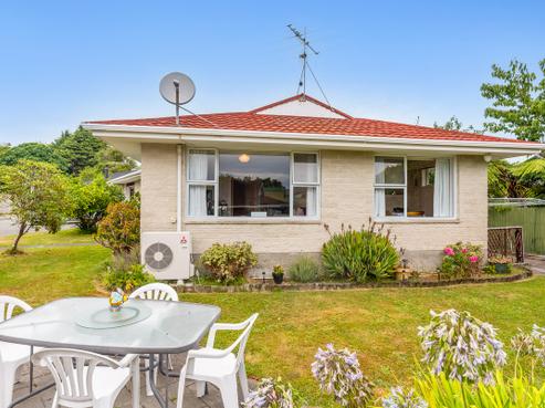 5 Wakefield Grove, Waikanae